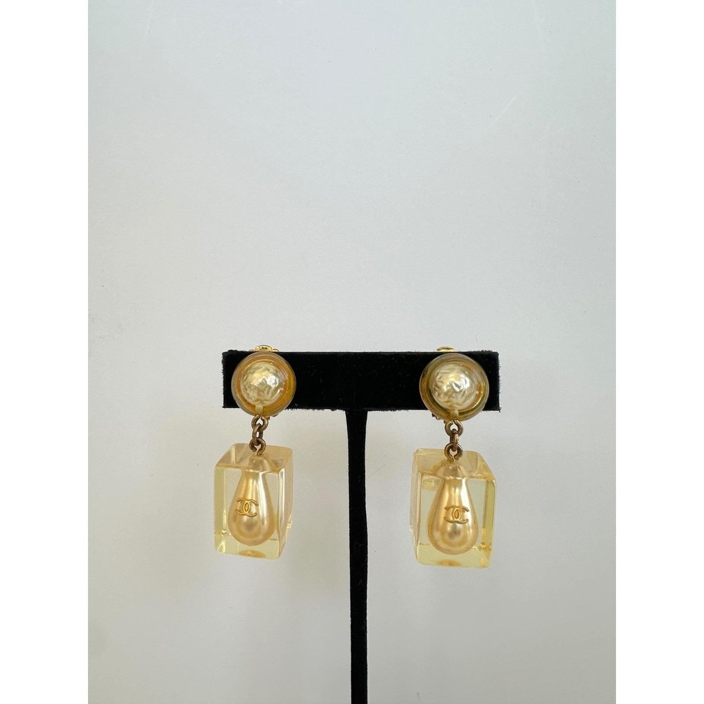 Rare Vintage Chanel 1997 Dangle Pearl Lucite Clip-on Earrings